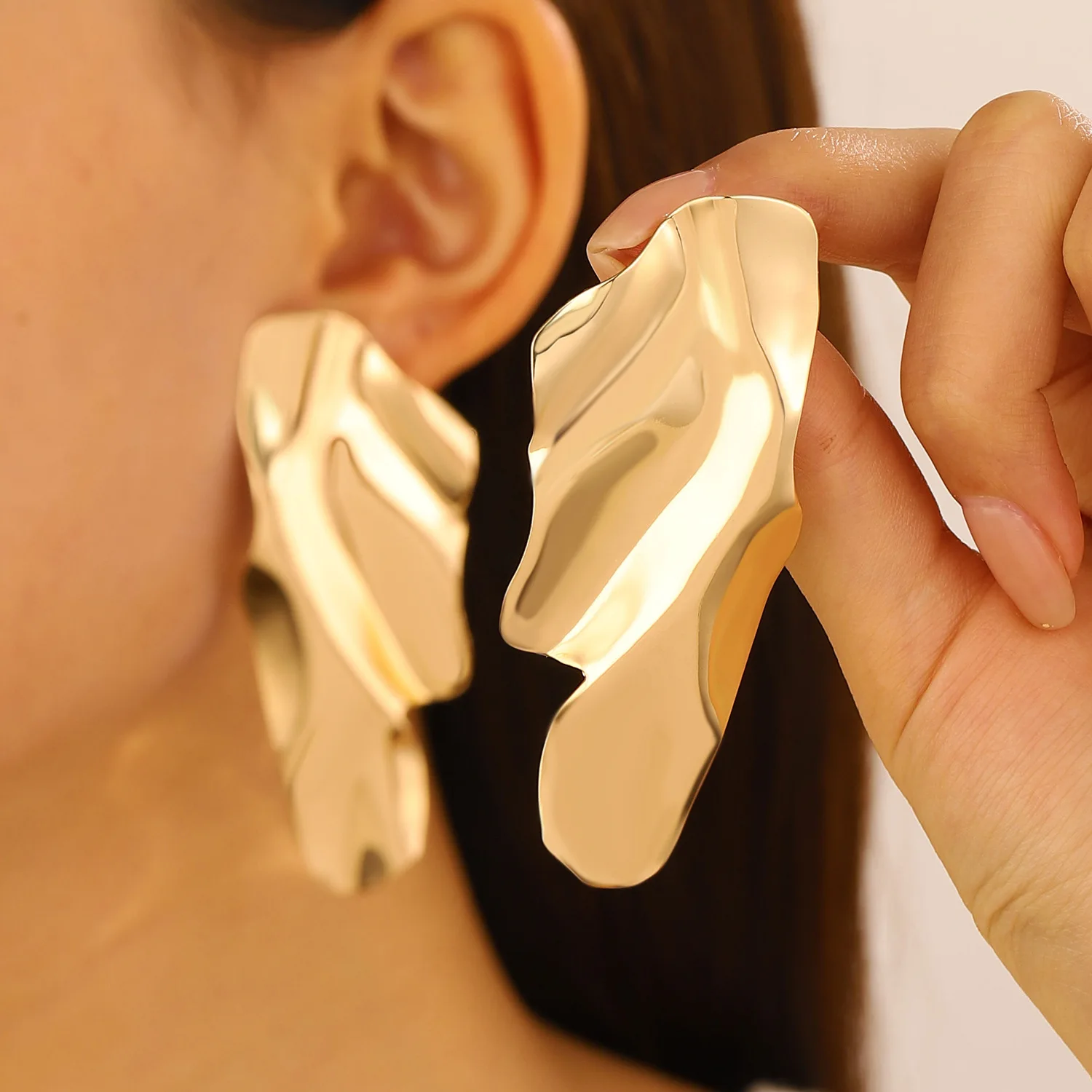 

Big Gold Color Geometric Earrings For Women Metal Earing Jewelry 2024 Trending New Luxury Exaggerated Irregular Stud Earrings