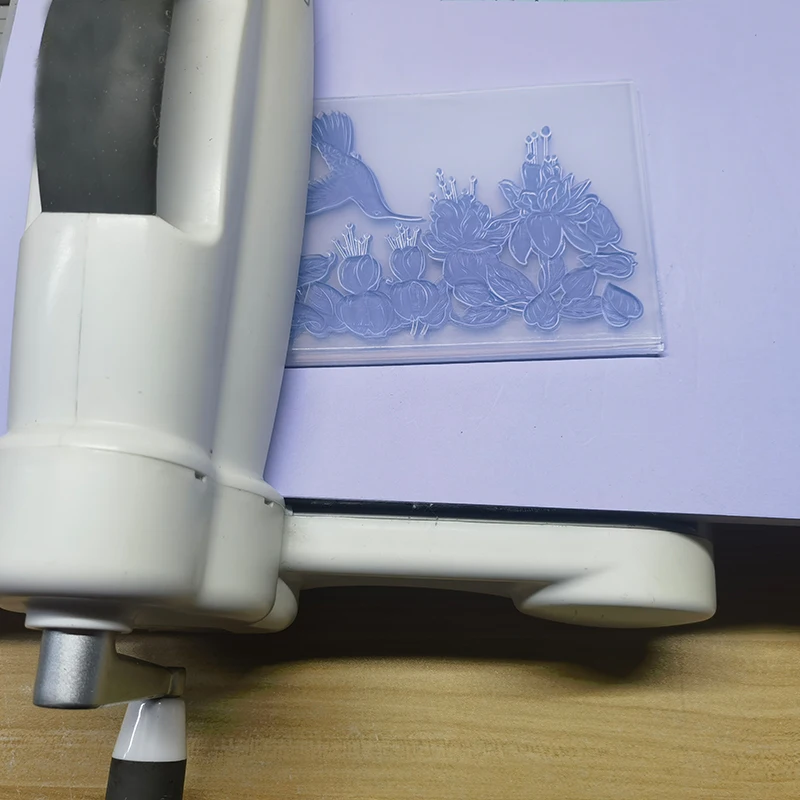 절묘한 보라색 빨간색 벌새 3d 구호 폴더 및 금형 비행 Diy 인사말 카드, 종이 스크랩북, 스탬프 Fre 만들기