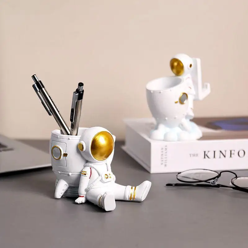 Cute Cartoon Astronaut Shape Student Resin Pen Holders Tabletop Stationery Portable Storage Multifunctional Decorative Ornaments