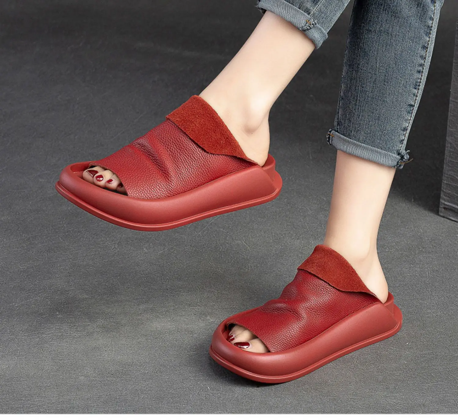 2024 summer fashion new thick-soled sandals and slippers, simple flat-soled slippers, beach slippers for outer wear sandals