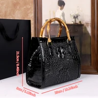 Nouveau Sac à Main 2025 pour Femme d'Âge Moyen à Motif Crocodile, Sac à Main Haut de Gamme avec Poignée en Bambou Véritable, Sac Bandoulière Unique 3