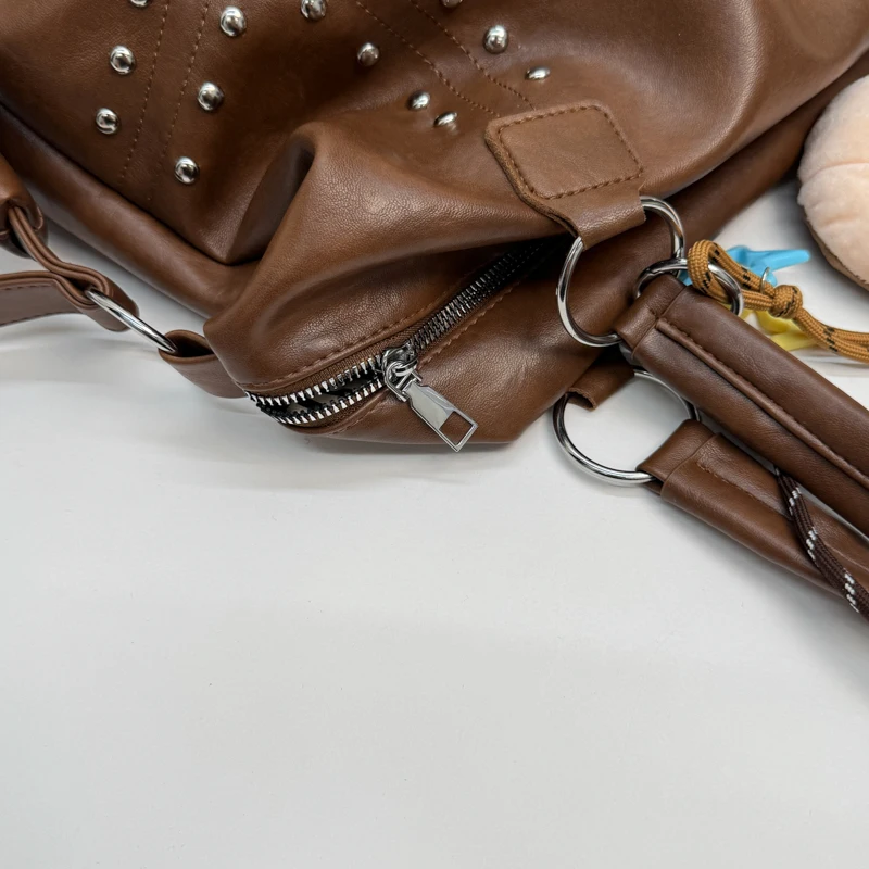 Nieten-Design, PU-Leder, Hobo-Unterarmtaschen, Damen-Umhängetasche mit großer Kapazität für Damen, 2023, neuer Trend, Y2K-Handtaschen und Geldbörsen – Detail 15