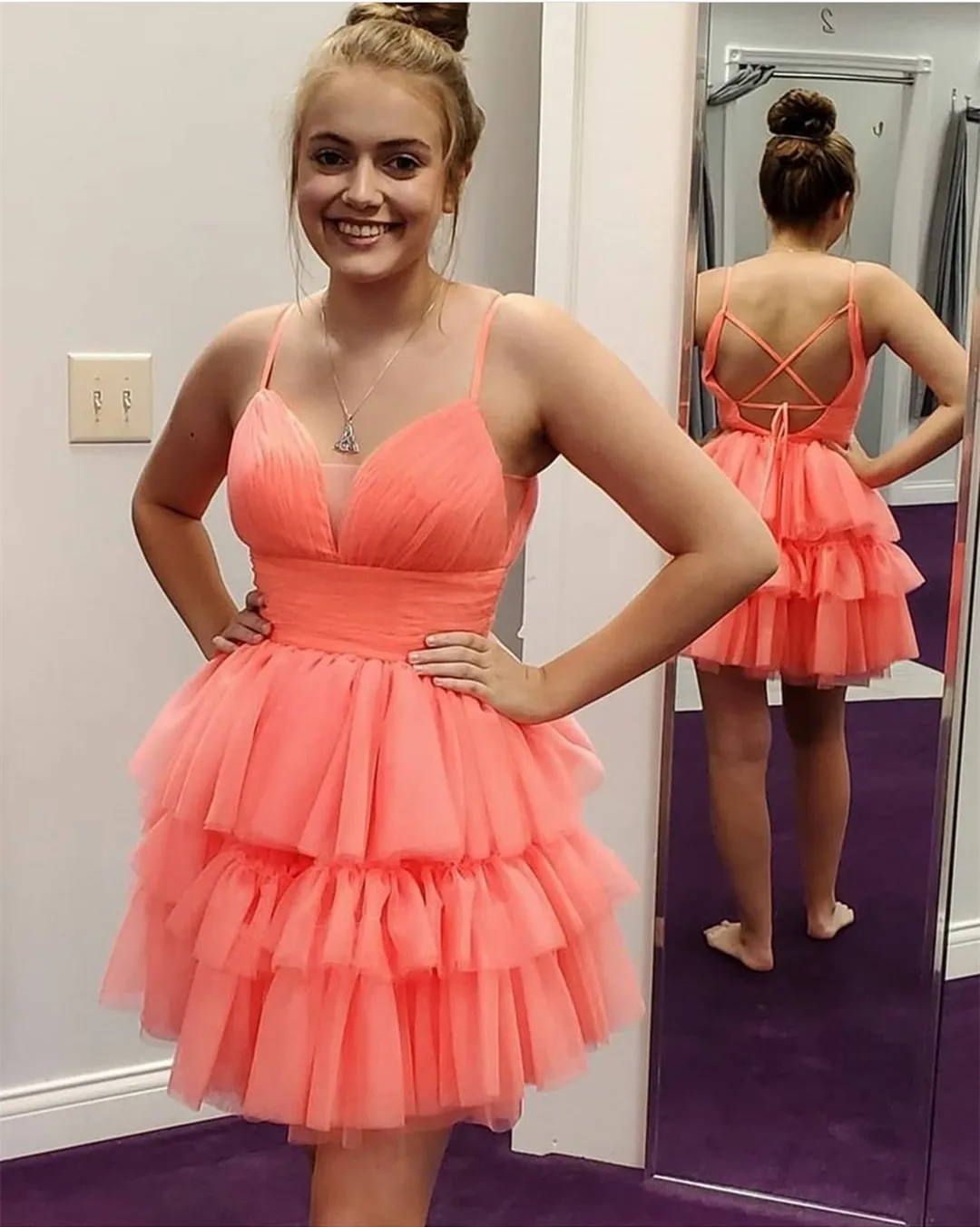 

Elegant Short Tulle V-Neck Homecoming Dresses A-Line Spaghetti Straps Criss Cross Back Party Cocktail Dresses for Women