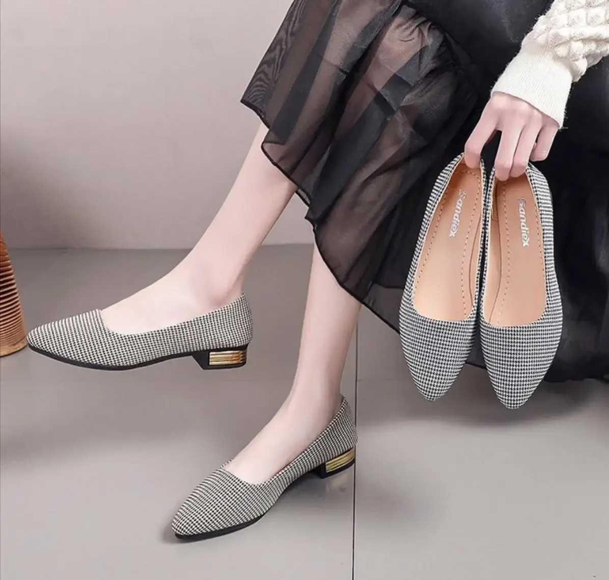 Large Lightweight Soft Sole Casual Shoes for Women's Versatile, Non slip, Comfortable Flat Sole Women's Single Shoe
