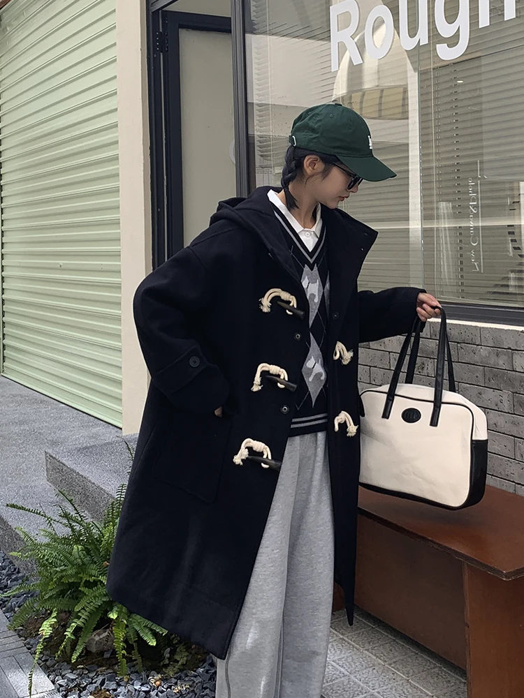 

2022 New Pear Shaped Self made Long Cow Horn Button Woolen Coat Hooded Thickened Winter Girl