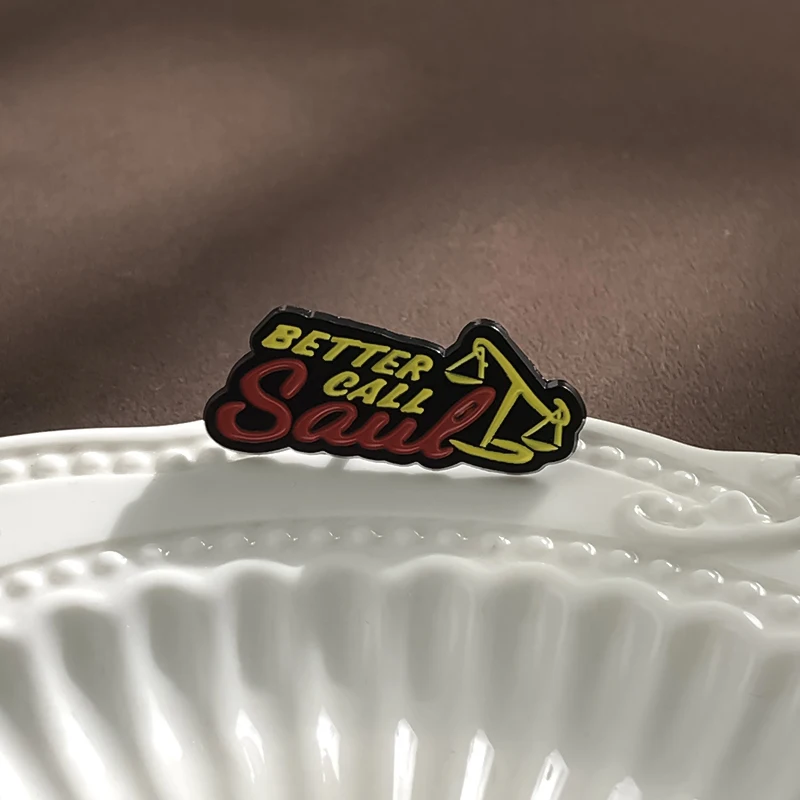 Better Call Saul Emaille-Anstecknadeln, individuelle lustige TV-Serie, geneigte Schuppen, Broschen, Rucksack-Revers, Metallabzeichen, Schmuck, Geschenk für Freunde – Detail 3