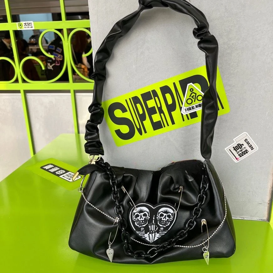 

Fashion Trends Punk Vintage Y2k Pin Chain Spicy Girl Handbag Harajuku Niche Ins Pleated Soft Leather Women's Shoulder Bag