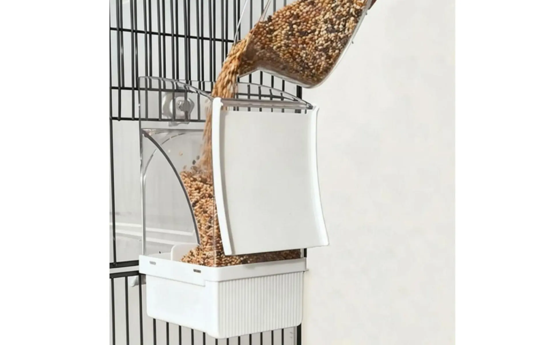 Automatic Avian Feeder Husk Separating No-Mess Avian Feeder No Mess Container Easy to Clean Parrot Food Container for Indoor