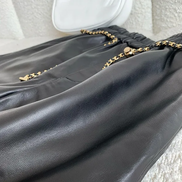 2023 Spring Brand New Designer Women's High Quality Sheepskin Genuine Leather Chain Wide-leg Shorts C455