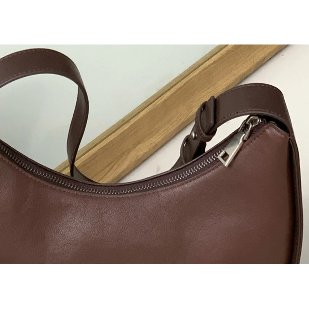 2024 New One Shoulder Underarm Bag with Genuine Dumpling High Grade, Vegetable tanned Leather Crescent Bun, niche design_voghion.com