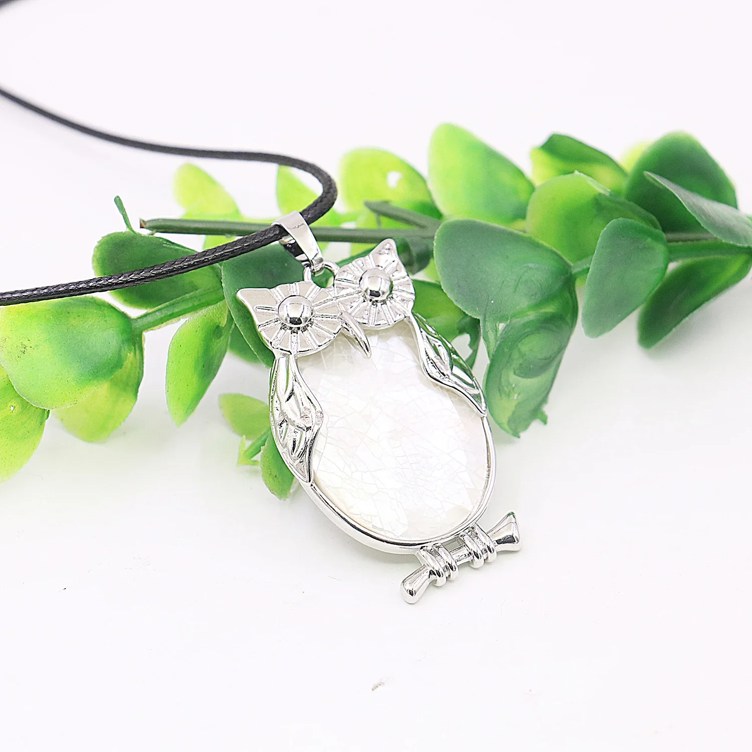 28x44mm Natural White Sea Shell Animal Necklace Pendant,Owl-shaped Alloy Pendant Design,Lucky DIY Jewelry Gifts for Women/men