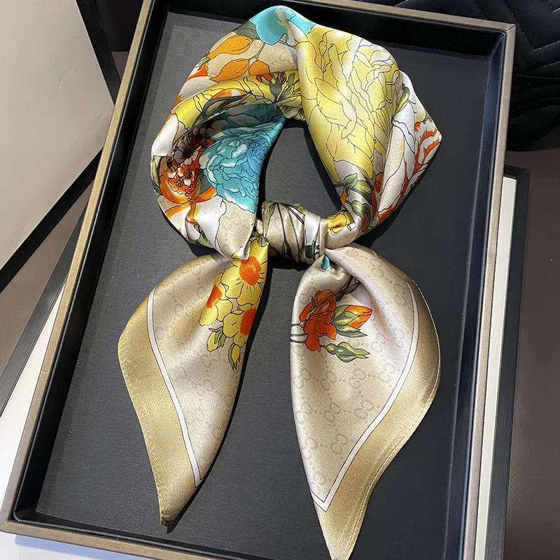 

New Early Hot Selling Flowers Female Mulberry Silk Small Square Towel Champagne Scarf Gift