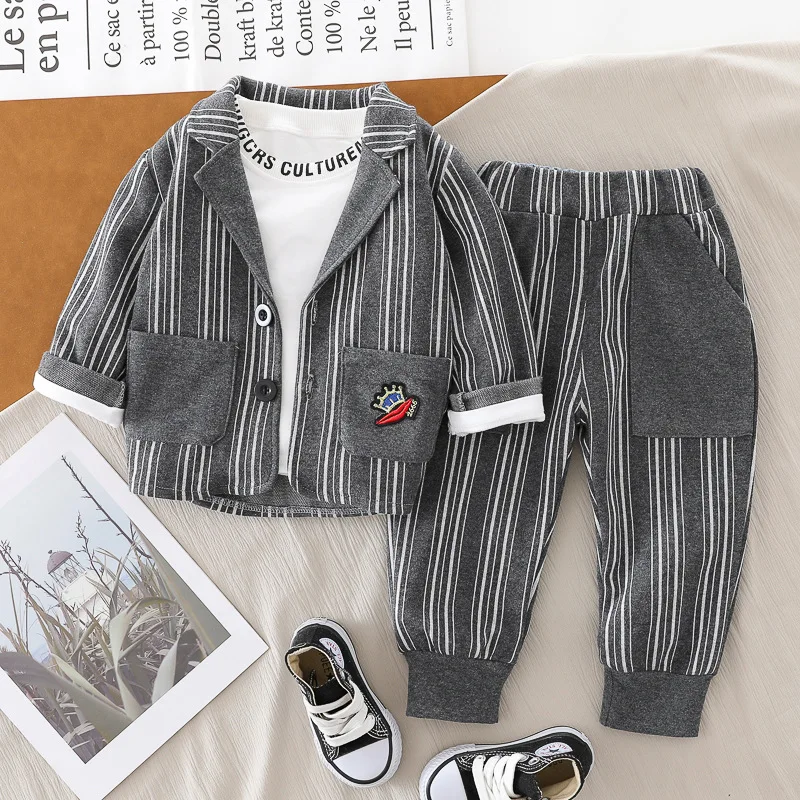 Рисунок 3 - Детский блейзер и брюки в полоску