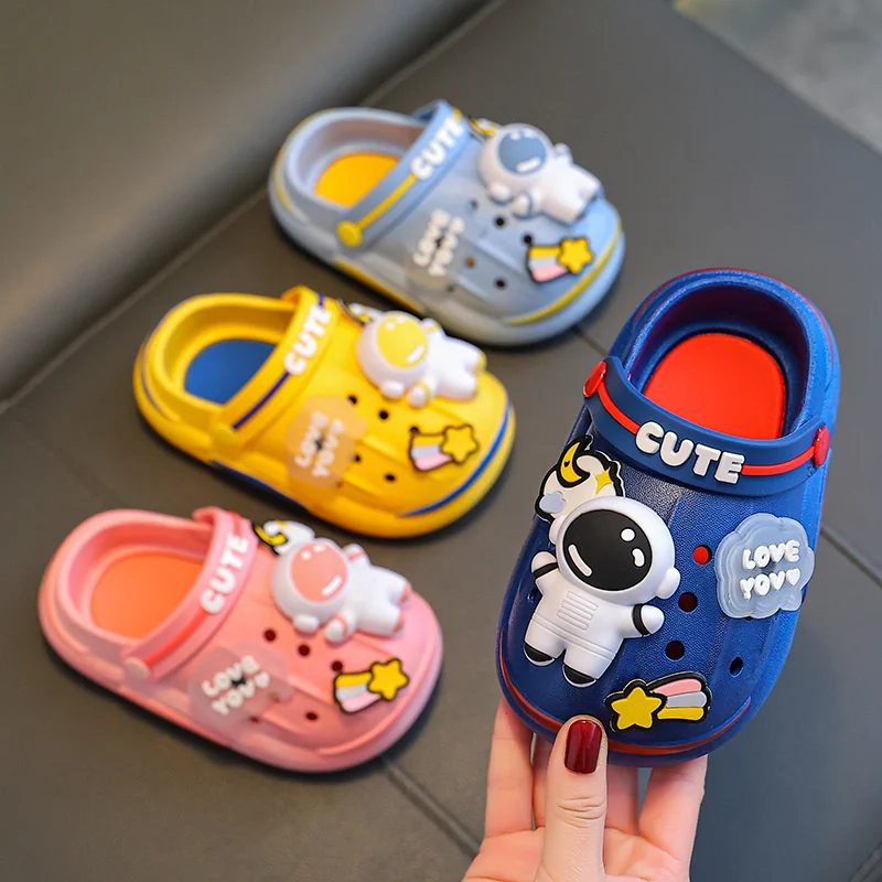 Garden Shoes Children's Sandals New Astronaut 3D Slippers For Summer Boys And Girls Clogs Sandals Non-skid Beach Shoes