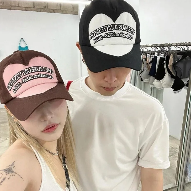 

2024 New Korean Niche Love Sticker Embroidered Curved-brimmed Hip-hop Cap Men's and Women's Versatile Adjustable Baseball Hat