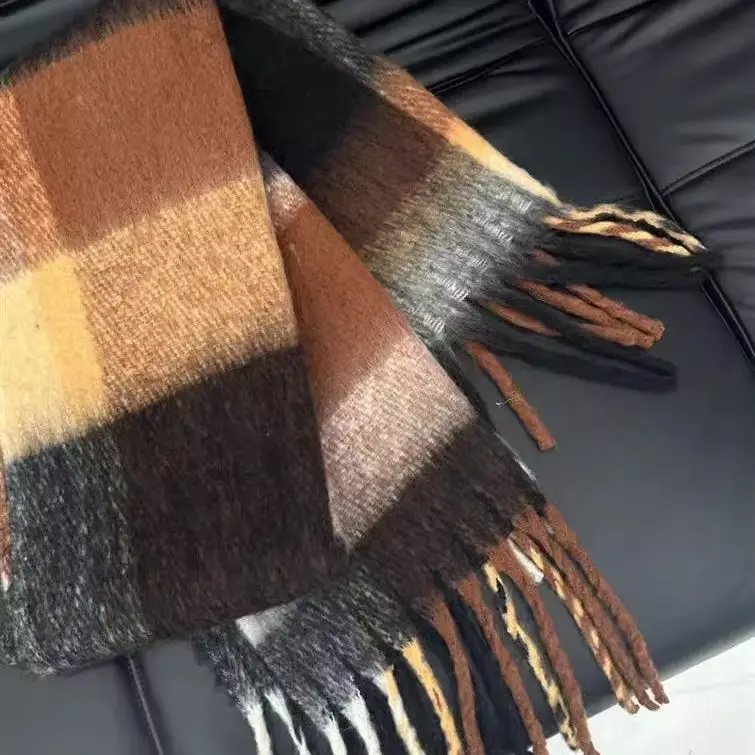 Рисунок 5 - Осенне-зимний мохеровый шарф с