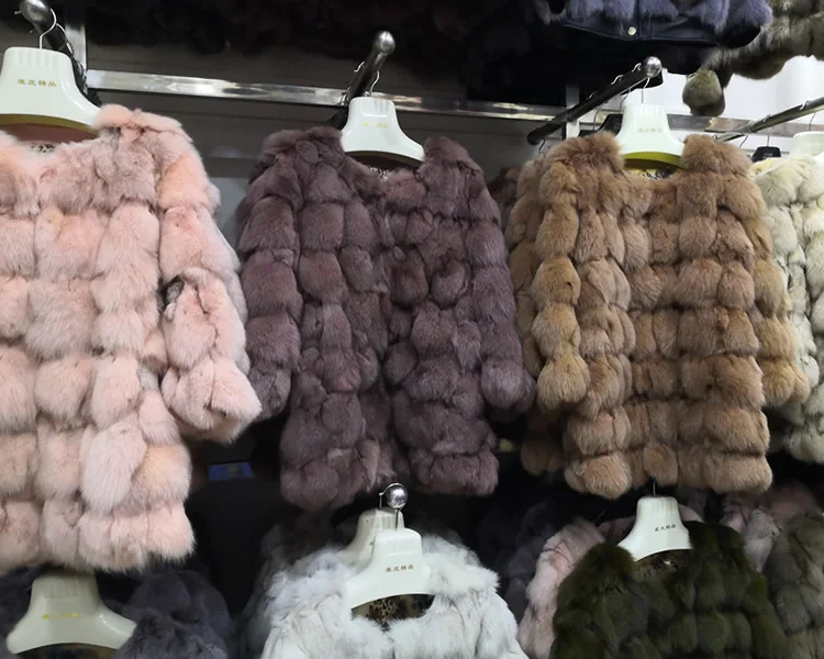 Women's Short Real Fox Fur Winter Jacket Thick Warm Natural Coat Fashion Outerwear for Cold Weather