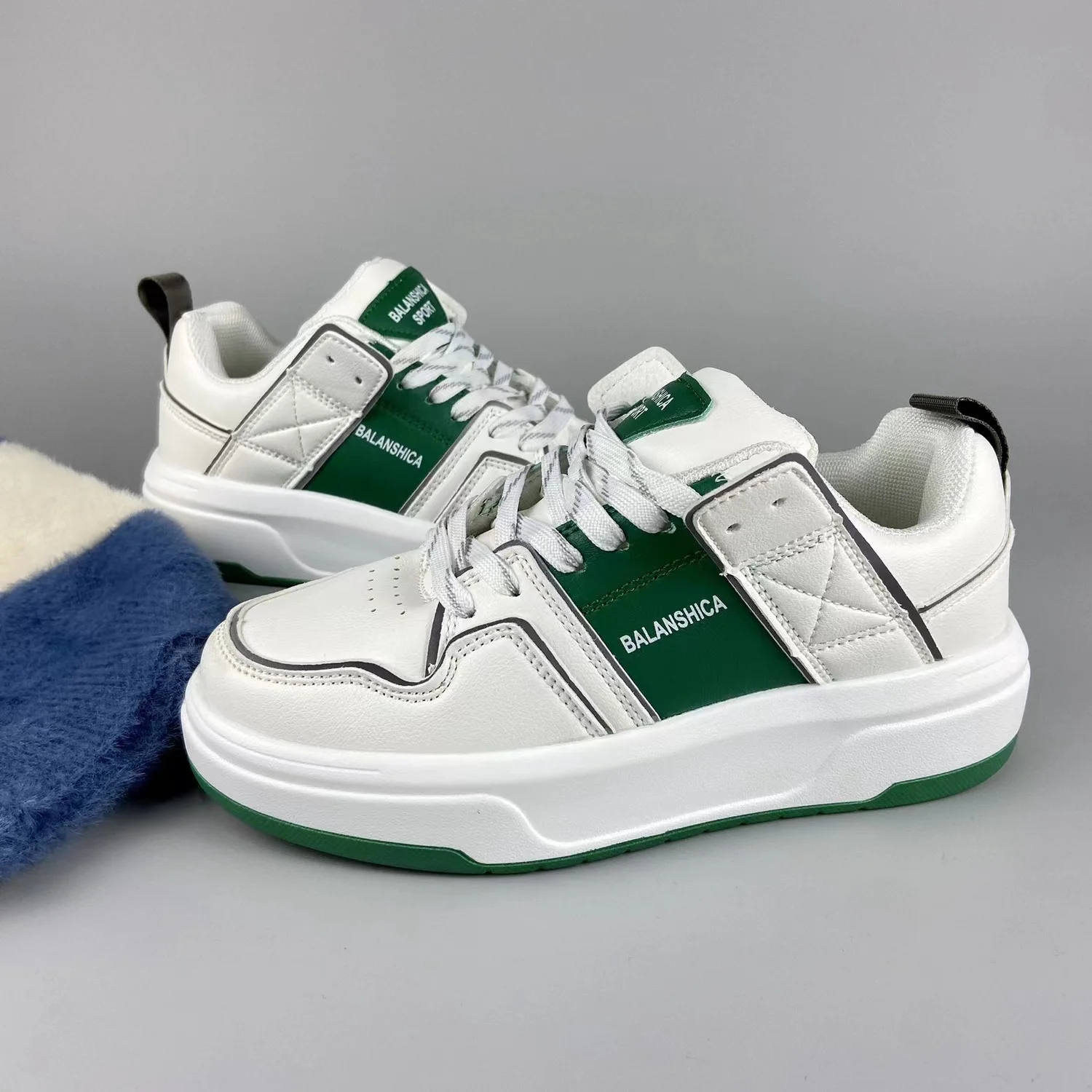 Women Shoes Men Classic Hip-hop Skateboard Shoes Fashion Bread Sneakers Couples Students Outdoor Sports Casual Shoe