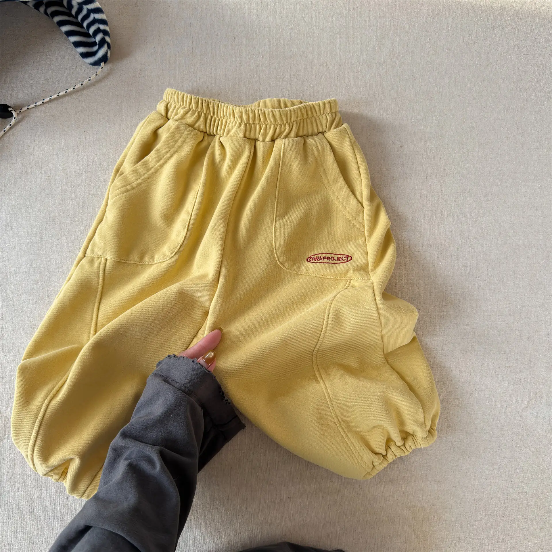 YELLOW