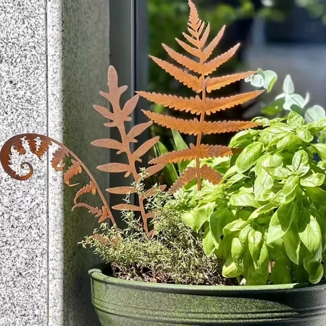 Rusty Fern Leaves Garden Stake Metal Bouquet Rusted Plant Stake Home Garden Decor Ornament Outdoor Metal Garden Art for Yard