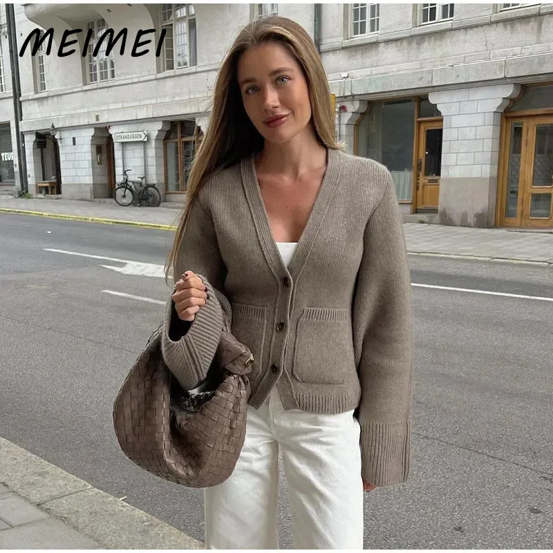 

2023 Women Casual Solid V-neck Single Breasted Sweaters Women's Long Sleeve Pocket Knitted Cardigan Female Elegant Knitwear Tops