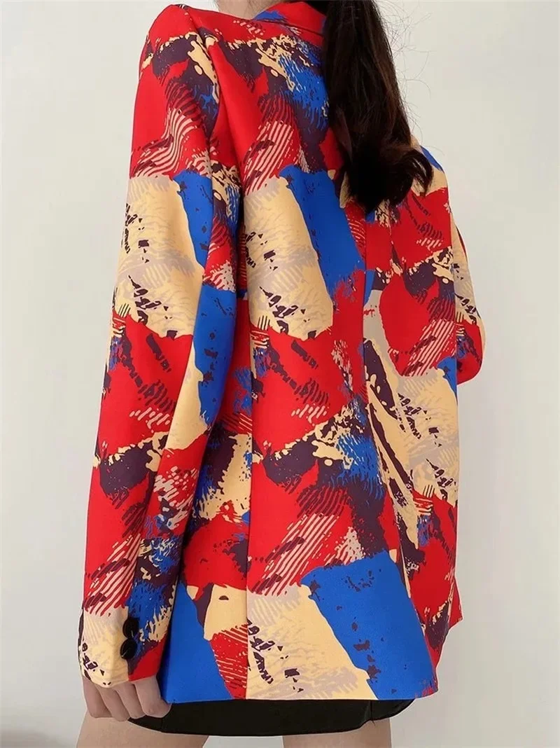 Рисунок 5 - Женский офисный блейзер с принтом граффити