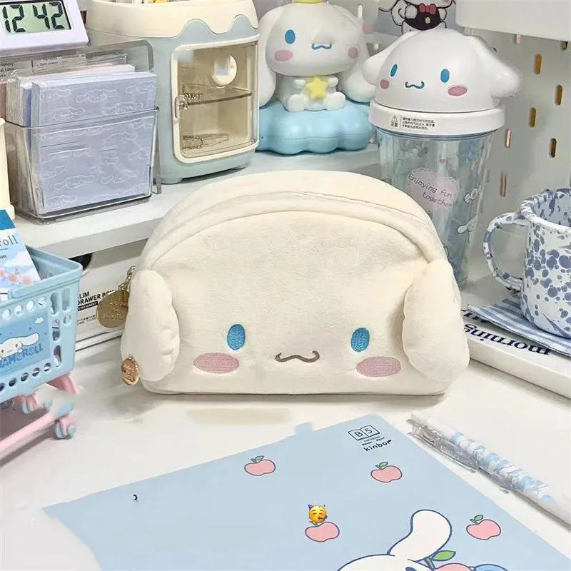 

Sanrio Cinnamoroll плюшевая сумка для ручек для студентов кавайная практичная большая емкость сумка для хранения канцелярских принадлежностей кре...
