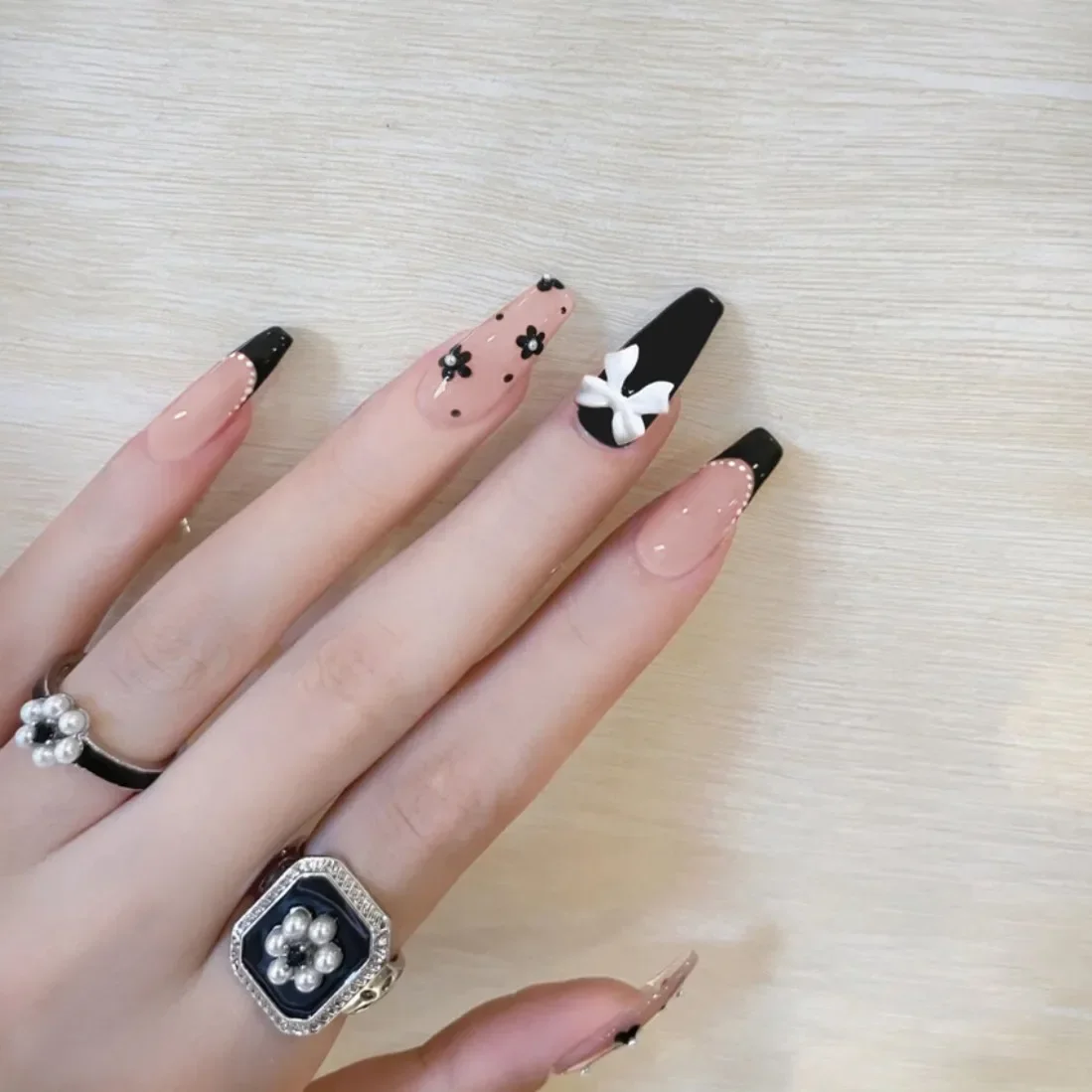 

24p Artificial Acrylic Nail Art Fake Nails Full Coverage Removable Press On Nail Ballet Black Small Flower White Bow False Nails