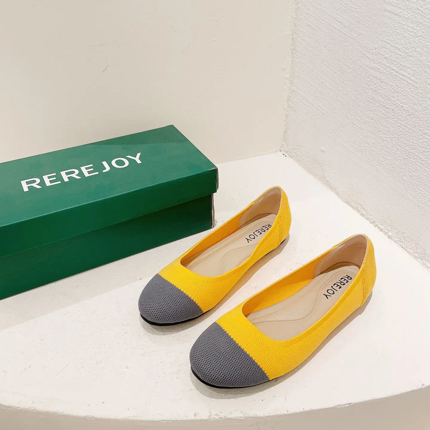 Wholesale classical black foldable ballet shoes women flat office shoes A pair of slip-on flat knit casual shoes