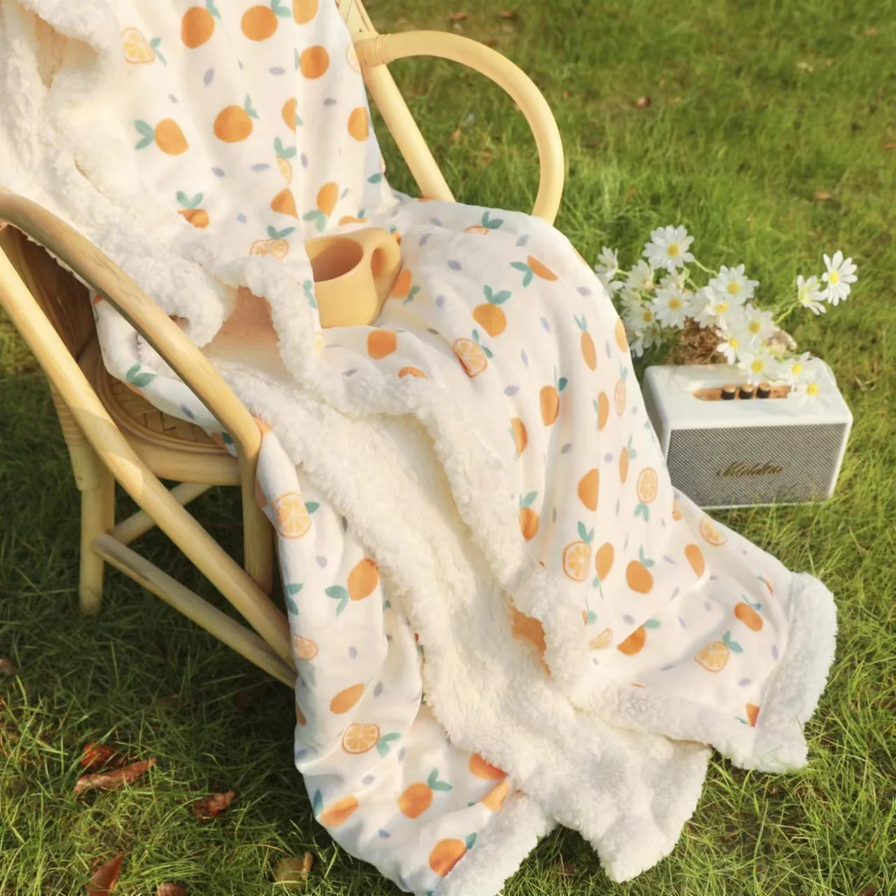 

1Pcs Double Layer Thickened Lamb Wool Blanket Small Fresh Lunch Banket Autumn and Winter Warm Car Multi-Function Blanket