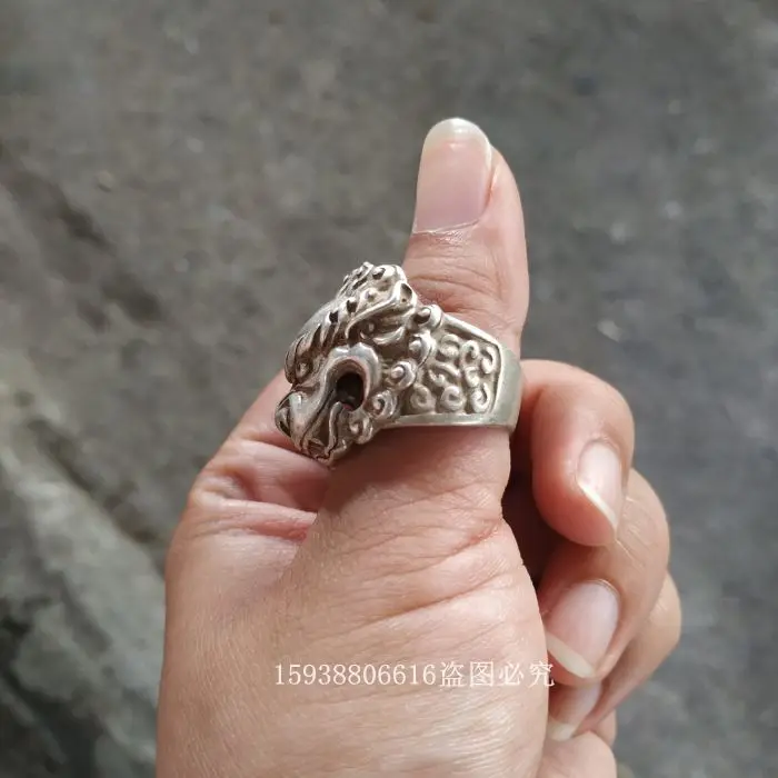 Antique bronze collection  old silver Tibetan silver Miao silvery white copper animal head lion head ring ring finger old goods