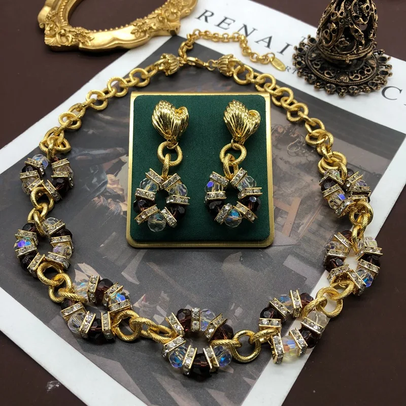

European and American vintage court style with contrasting crystal beads inlaid with glass earrings and necklaces