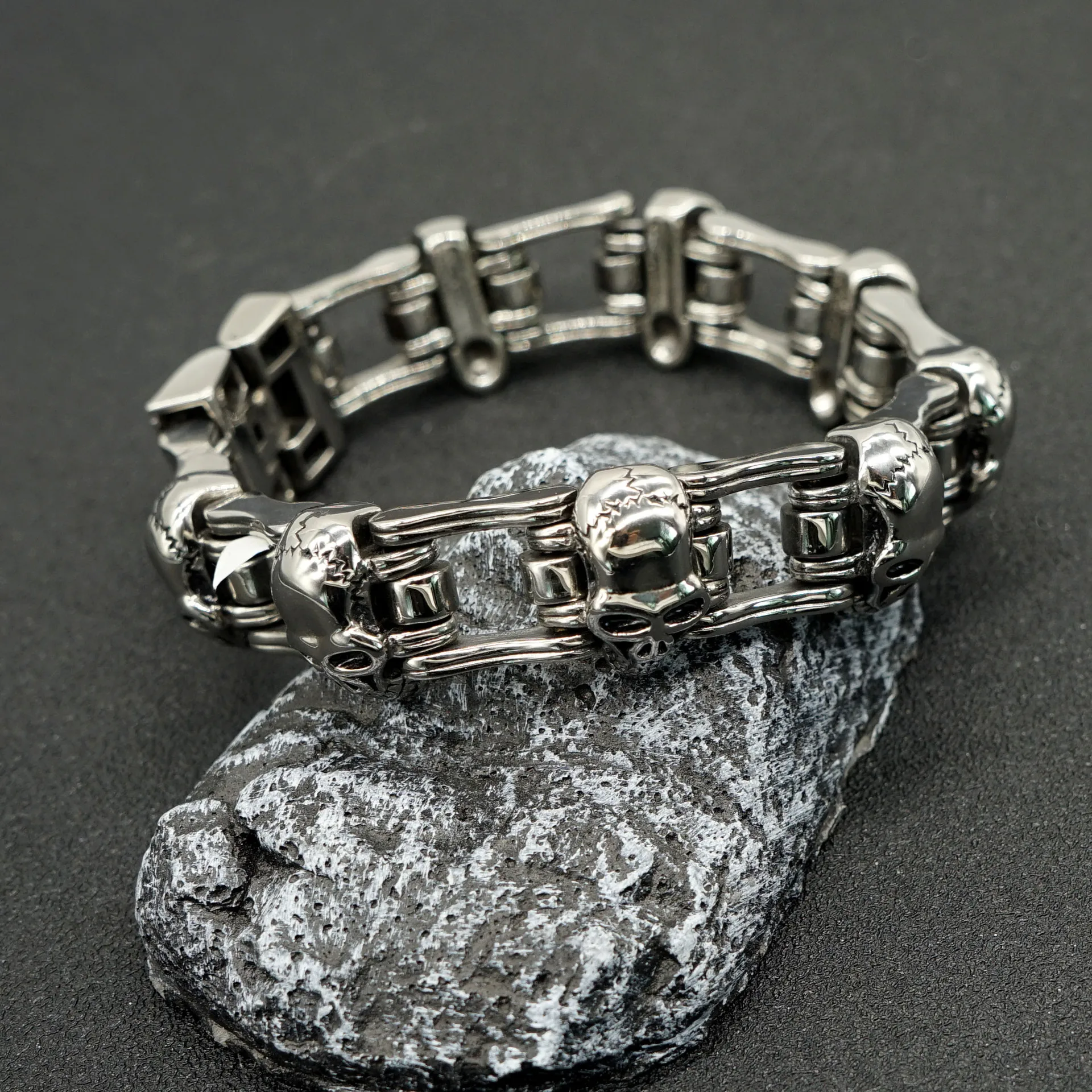 

Steampunk Skeleton Skull Bangles For Men Punk Style Motorcycle Chain Bracelets Cheap Prices 316l Stainless Steel Jewelry Bijoux