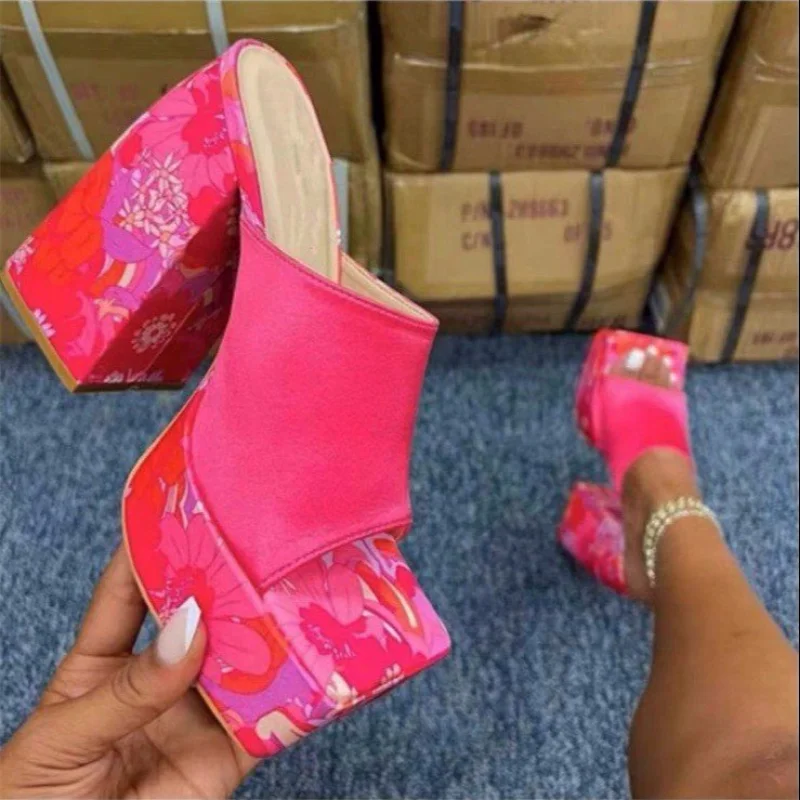 

2023 New Colorful Women's Square Head Thick Sole Large Thick Heel Slippers