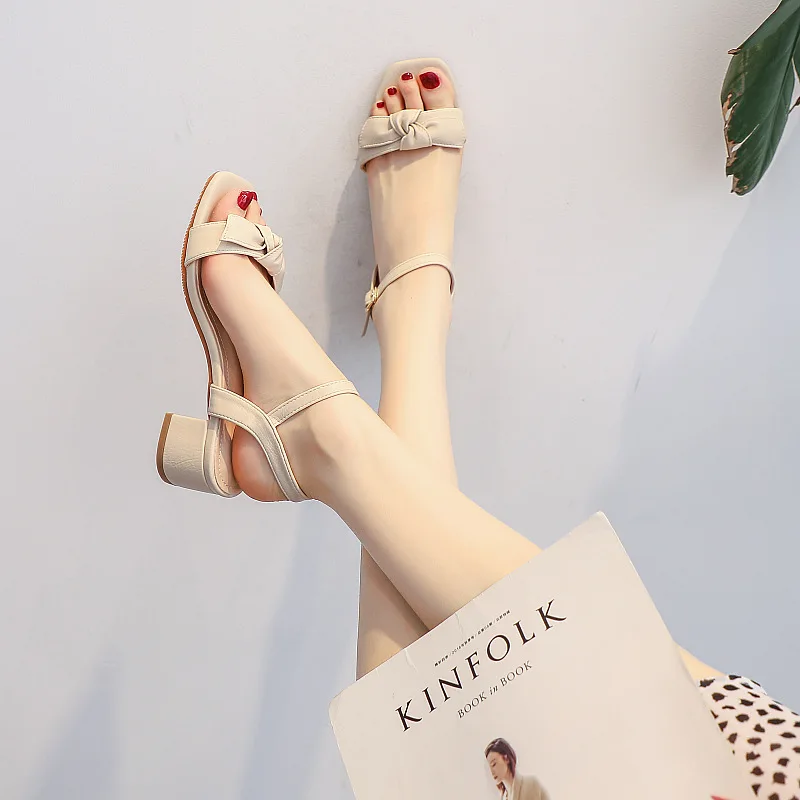 New Summer Fairy Wind Sandal Female Temperament Sweet Square Head with Thick Heels with Sandals Female.