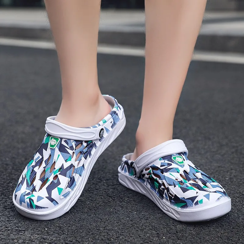 Men Sandals Outdoor Summer Beach Slippers Soft Bottom Hollow Garden Clogs Shoes Big Size Sports Slippers
