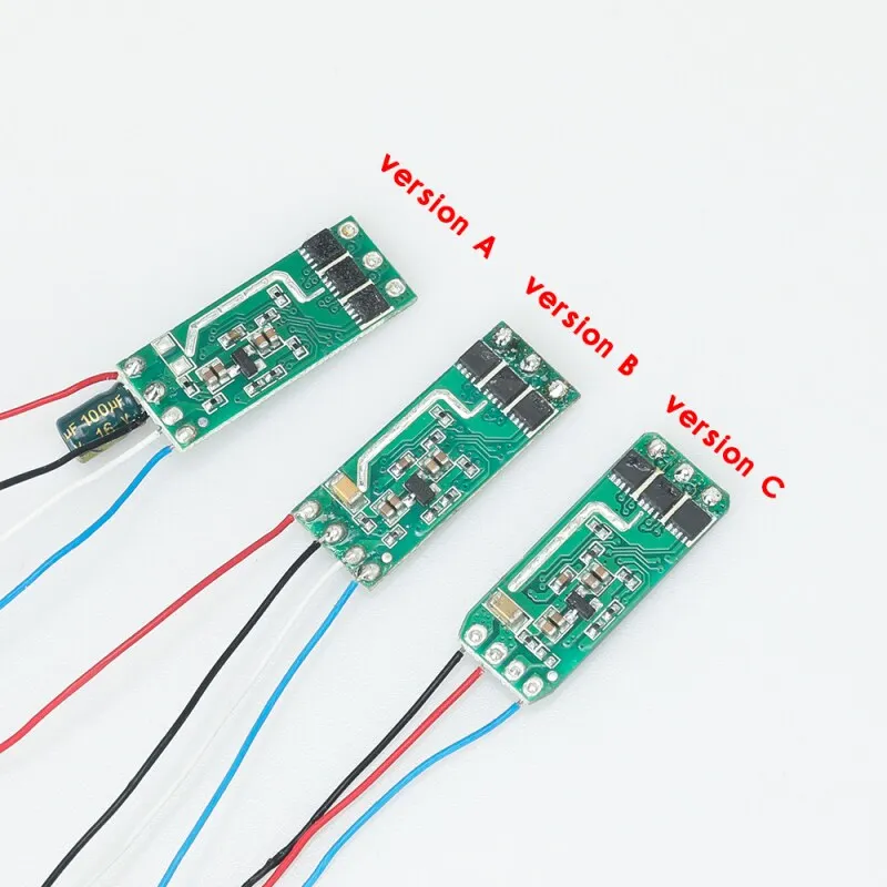 ESC 12A micro régulateur brushless pour drone, avion RC, quadricoptère, installé sur un châssis de drone avec des hélices.
