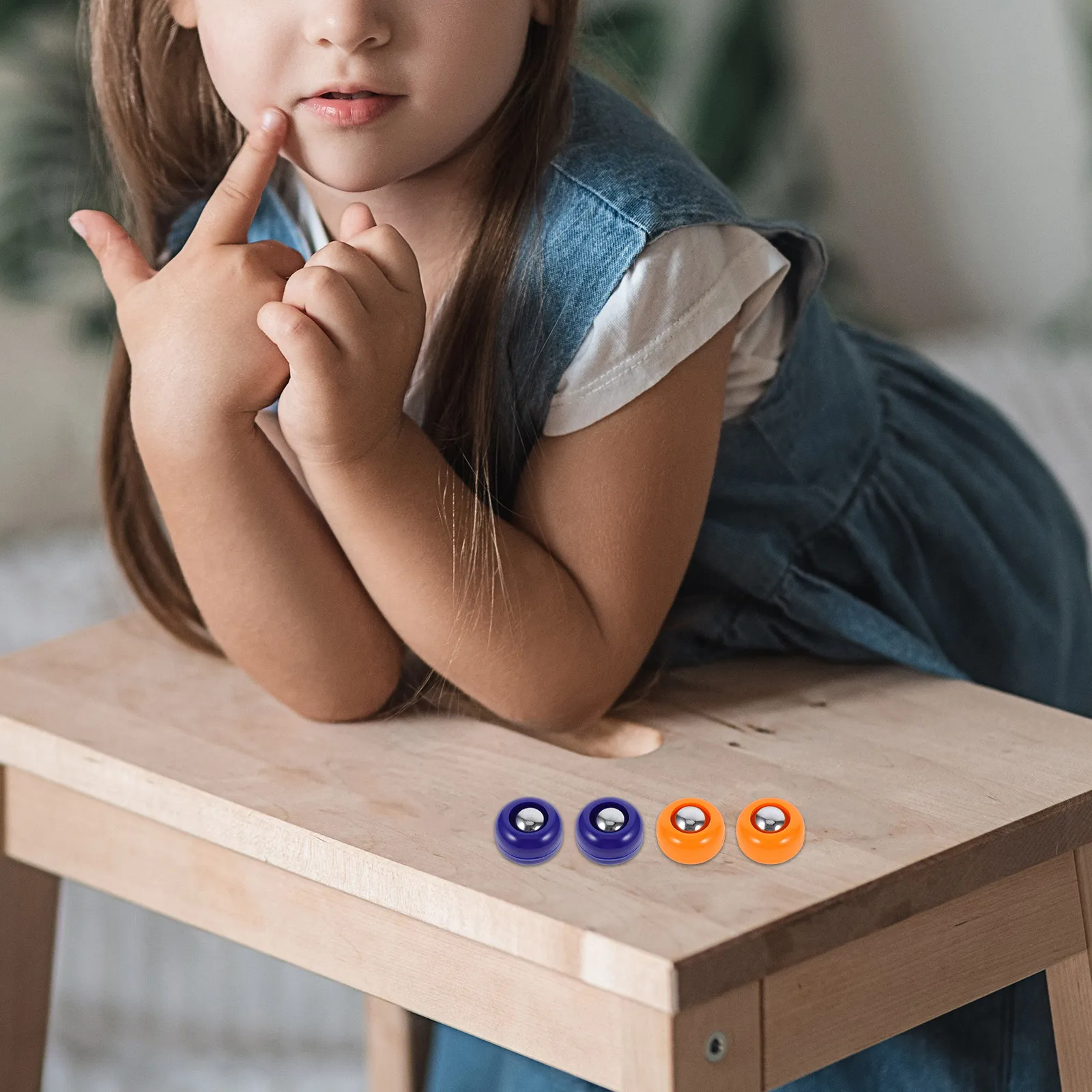 20개의 데스크탑 컬링 게임 세트에는 테이블 게임용 미니 셔플보드 롤러가 포함..