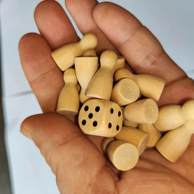 Board Game 16Pcs Children's Humanoid Wooden Puzzle Game Wooden Board Game Chess Pieces Humanoid Checkers Pieces Flying Chess