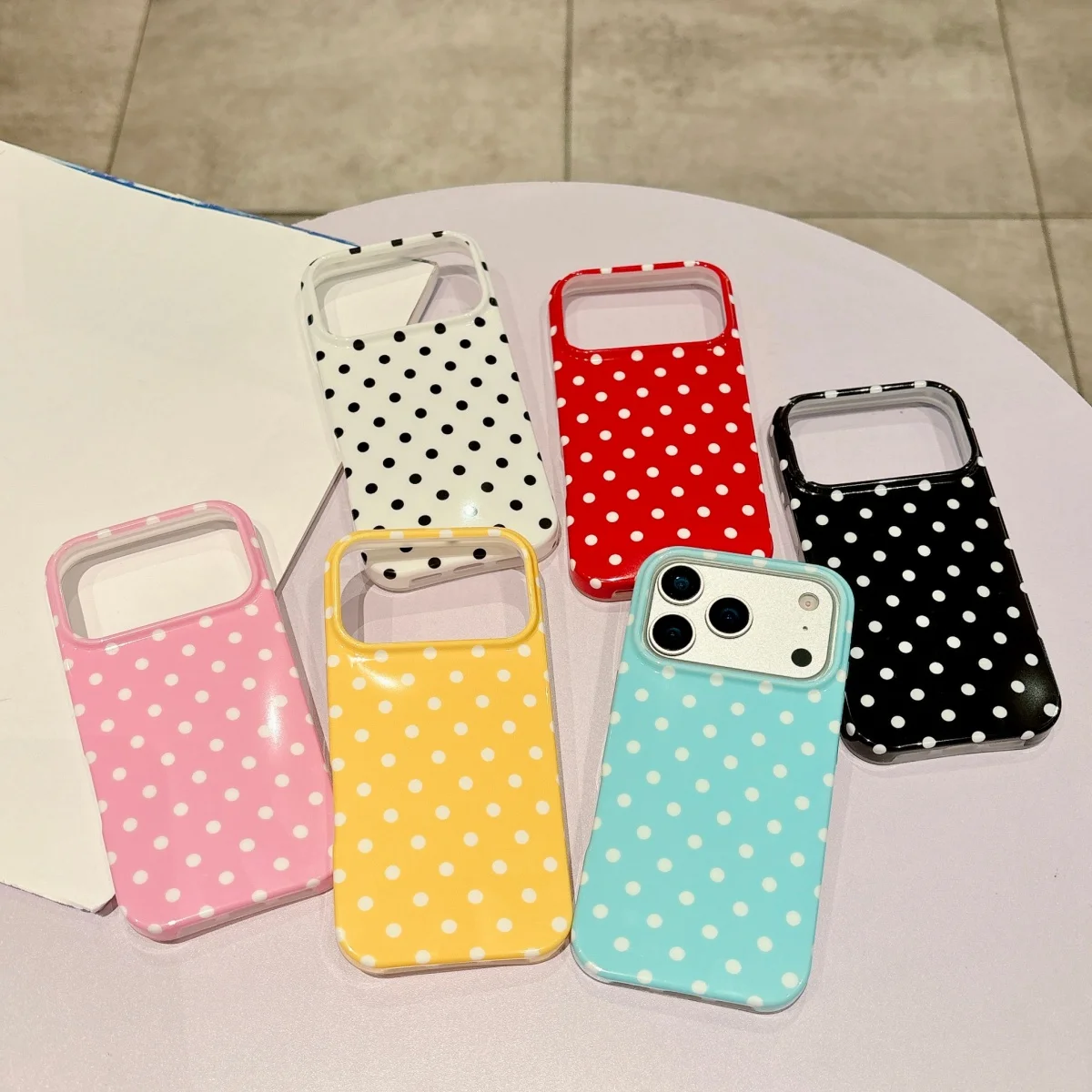 Retro Vintage Polka Dot Pattern Phone Bumper Case with Circular Wave Design