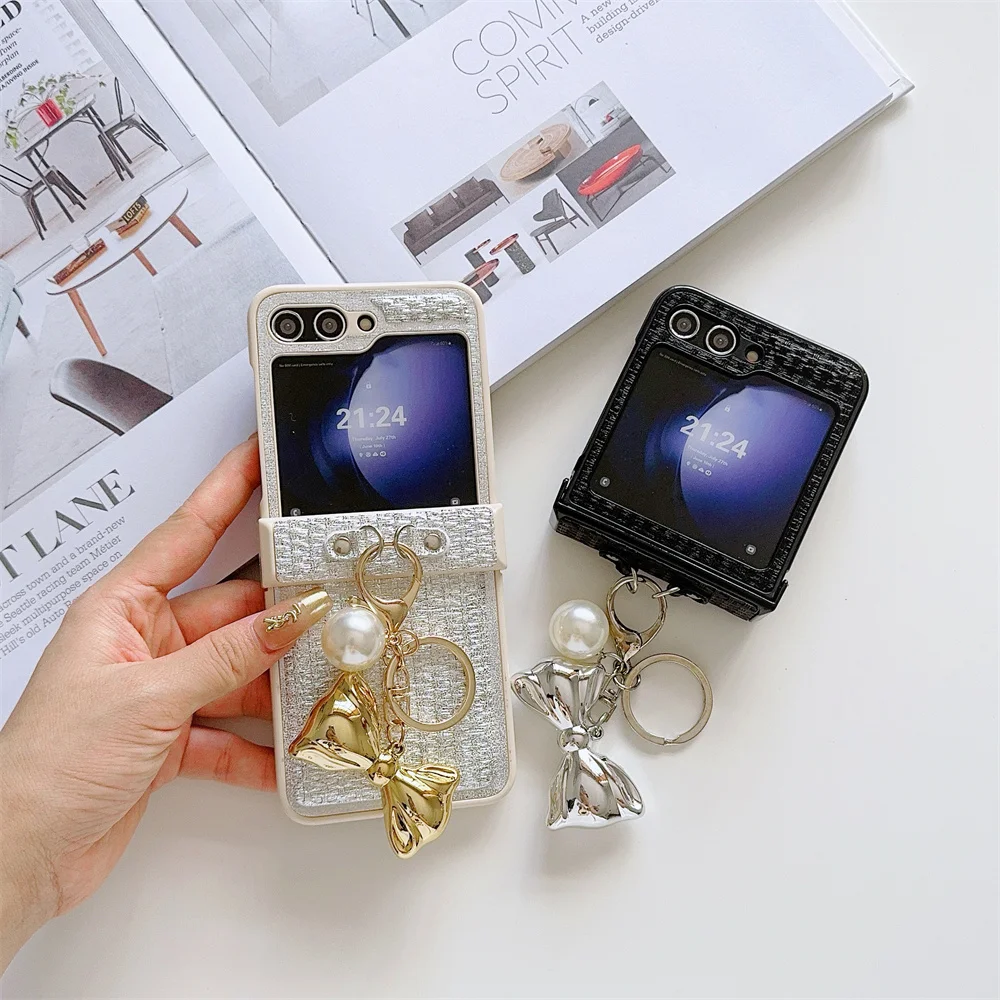 Elegant Silk Thread Texture Leather Phone Case with Gold Bowknot Pendants - Hard Hinge Protector