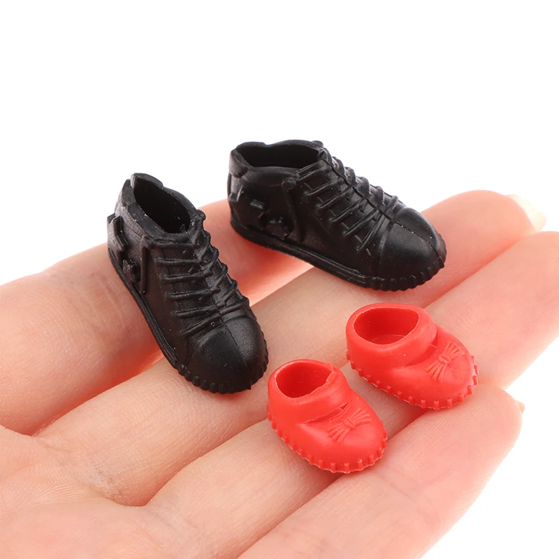 

2Pairs Doll House Miniature Shoes Mini Plastic Black Red Sneakers Dolls Accessories Kids Pretend Play Toys 1:12