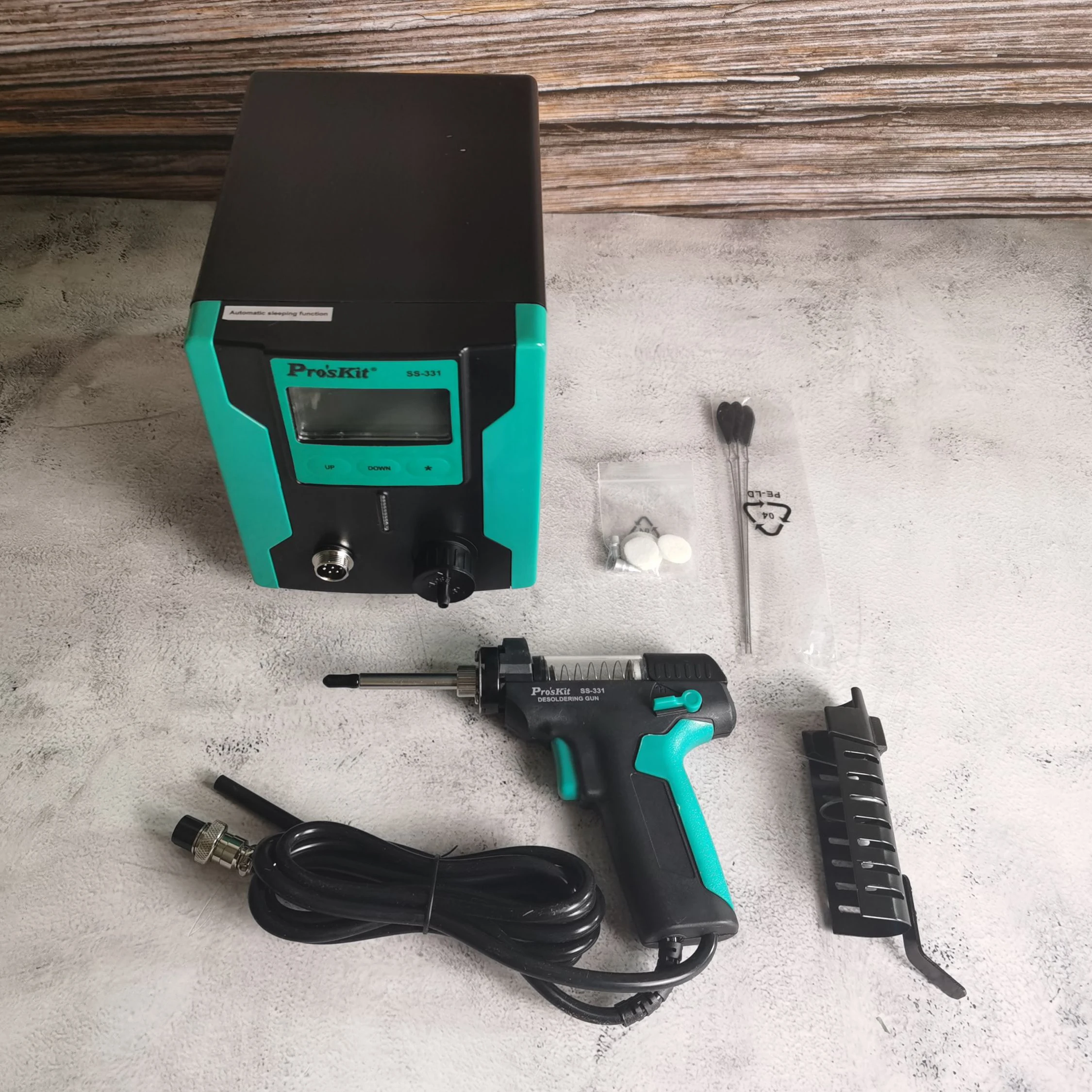 Pro'sKit SS-331H ESD LCD Digital Electric Desoldering Pump BGA Desoldering Suction Vacuum Solder Sucker Gun Auto Sleep 110v/220v desoldering suction pump desoldering pump desoldering tool electrothermal solder sucker
