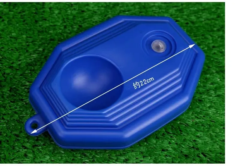 Der Benutzer übt Tennisschläge mit dem Trainer.