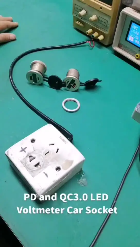 Presa Accendisigari Auto Con USB QC3.0 – Voltmetro E Amperometro LED – IP67 12V/24V
