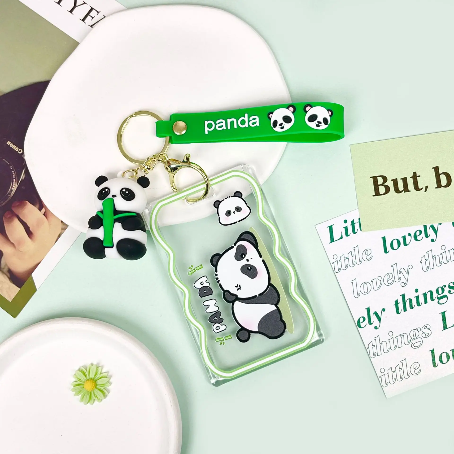 Badgehouder Panda met een gekanteld hoofd afgedrukt