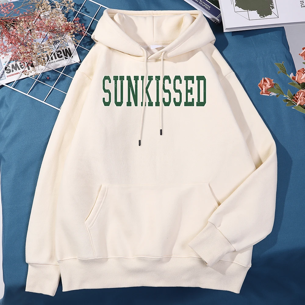 

Sunkissed Green Letter Design Man Hoodie Outdoor Fleece Streetwear Fashion Quality Sweatshirts Casual Simplicity Clothes Men'S