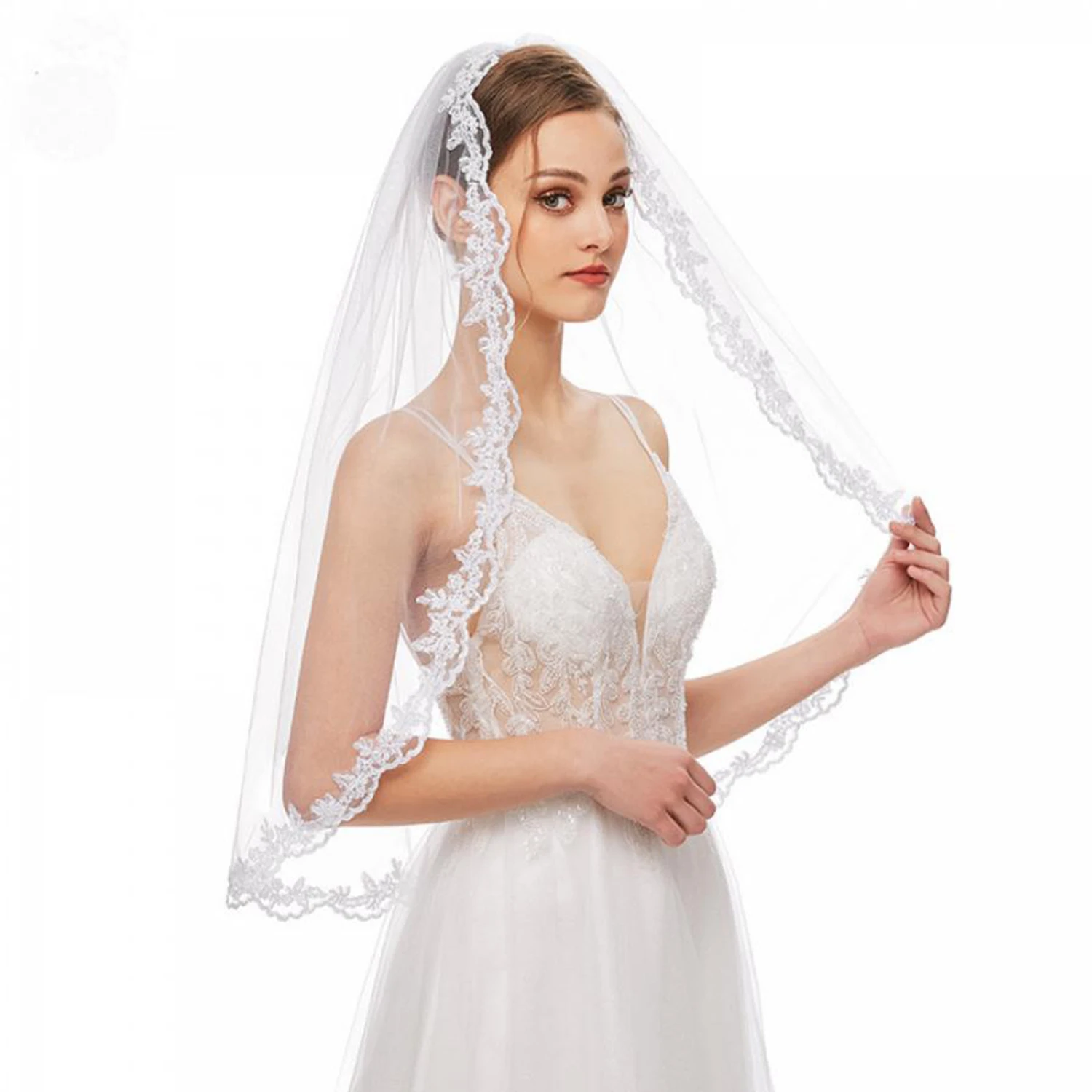 

Romantic Women 's Short 1 - Layer Lace Wedding Veil with Comb 2023 Finger points Wedding Fittings
