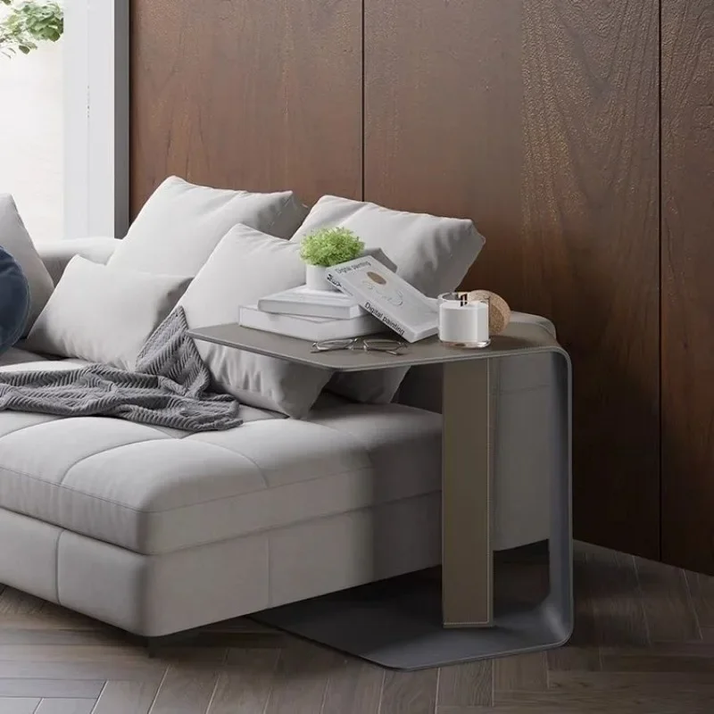 طاولة جانبية فاخرة جلد طبيعي إيطالي بتصميم عصري لغ...