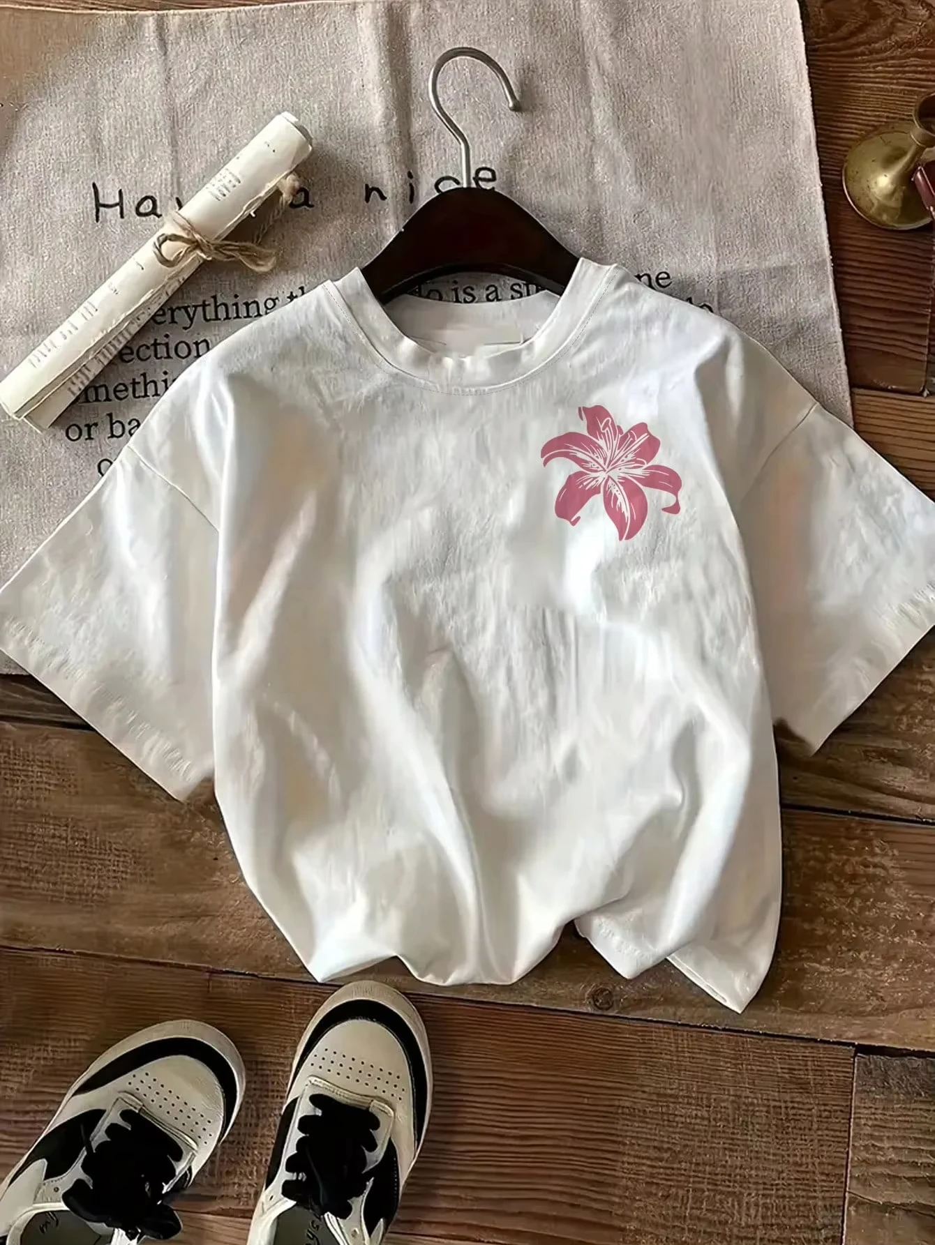 Women's Floral Starfish Graphic Tee - Casual Crew Neck Short Sleeve Top